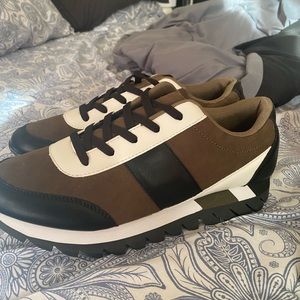 Shoe dazzle sneakers